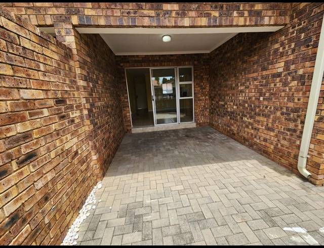 2 BEDROOM TOWNHOUSE FOR SALE IN ALLEN'S NEK